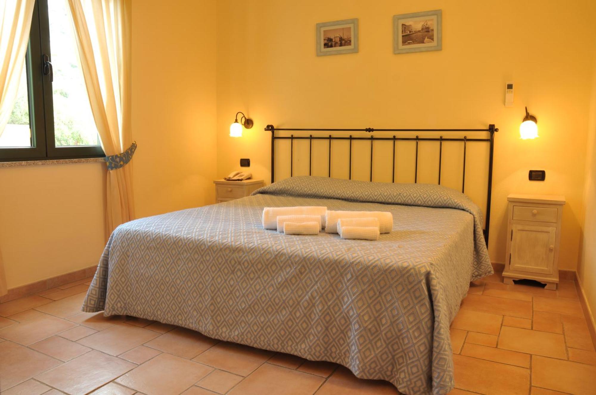 Hotel Villa Del Parco La Maddalena  Dış mekan fotoğraf