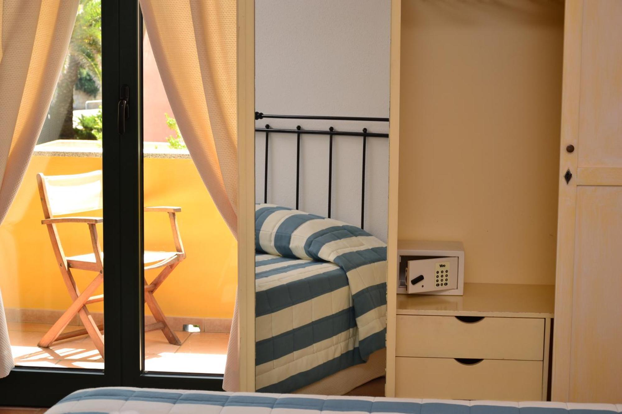 Hotel Villa Del Parco La Maddalena  Oda fotoğraf