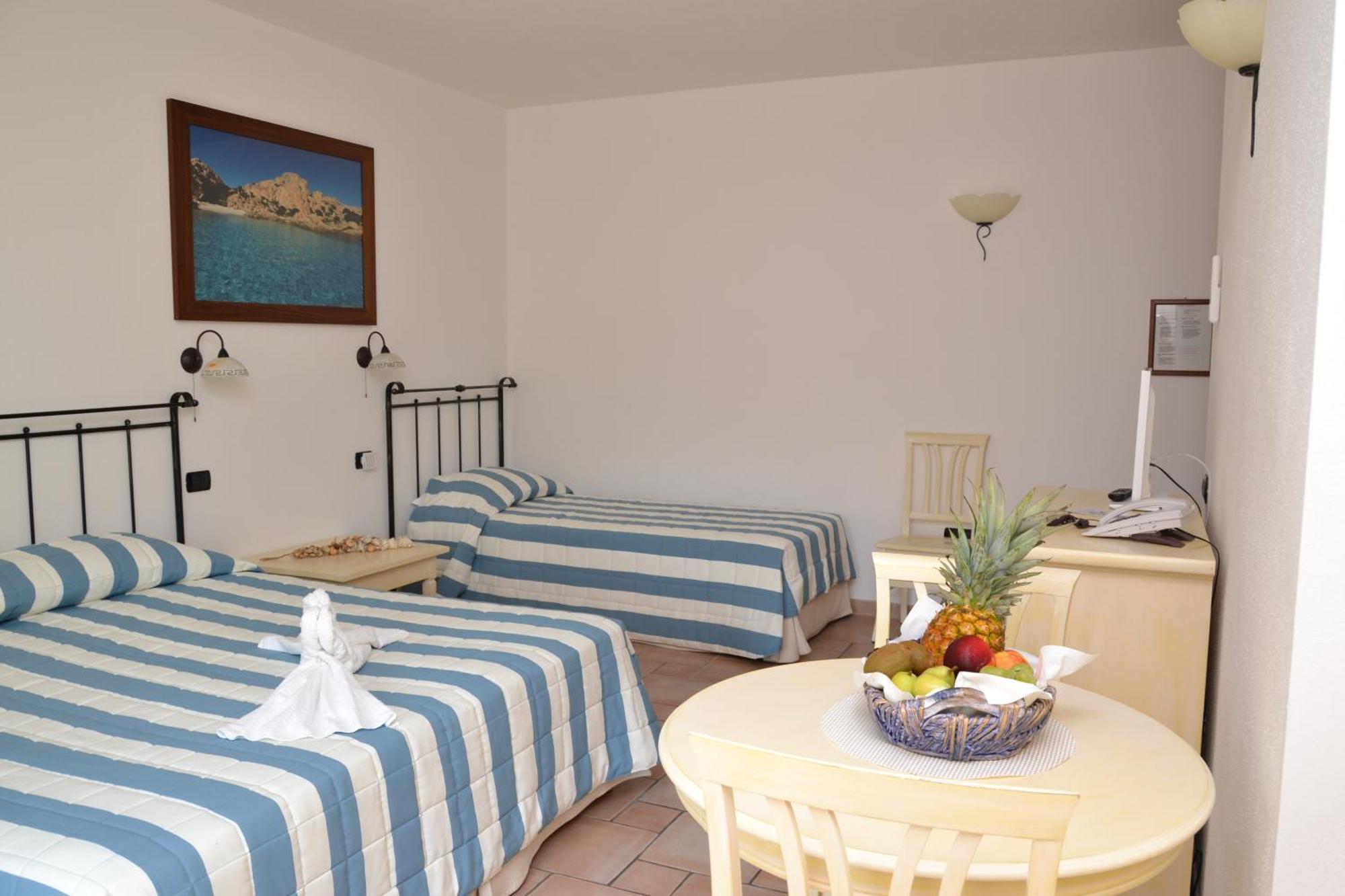 Hotel Villa Del Parco La Maddalena  Oda fotoğraf