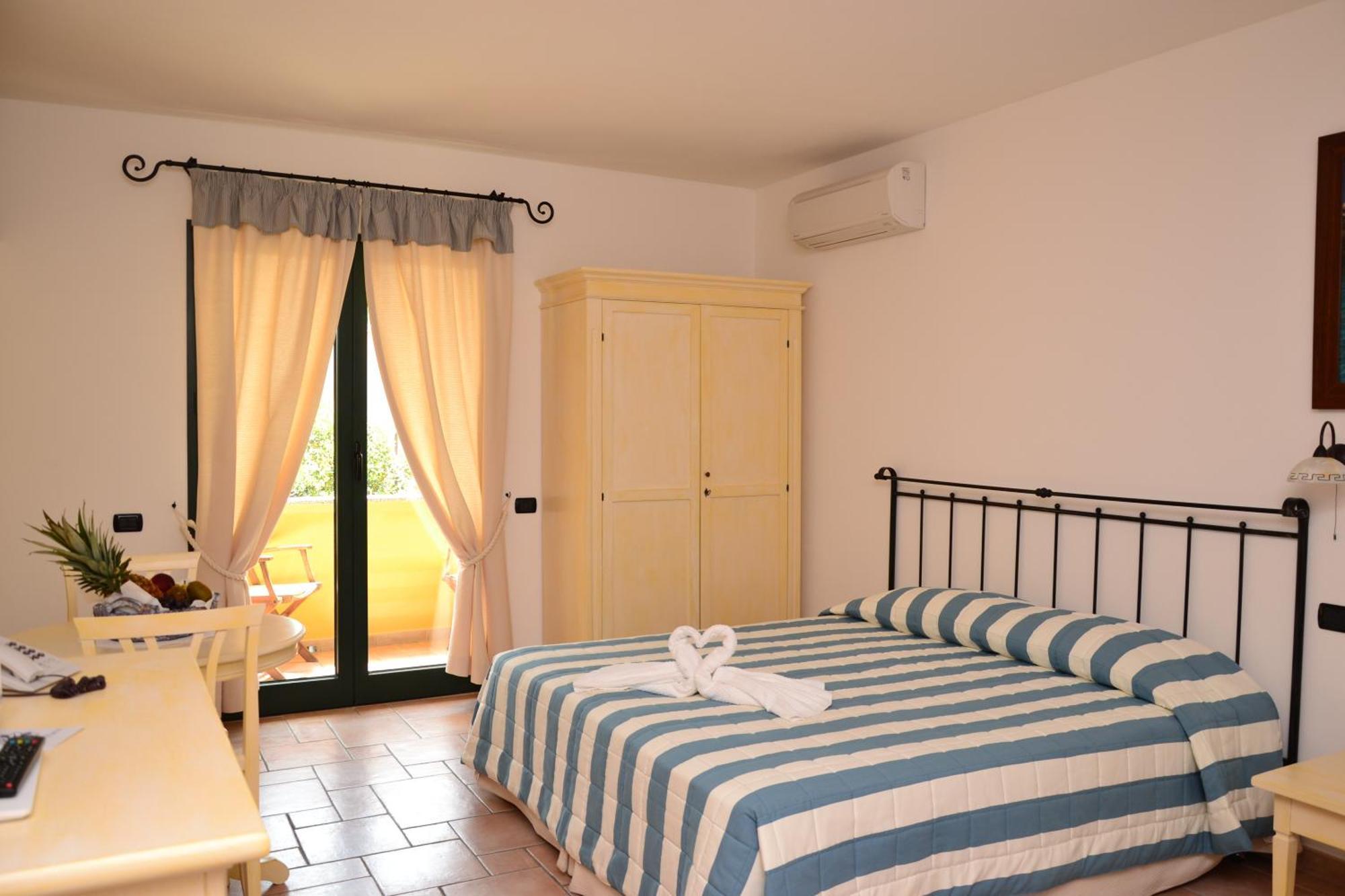 Hotel Villa Del Parco La Maddalena  Oda fotoğraf