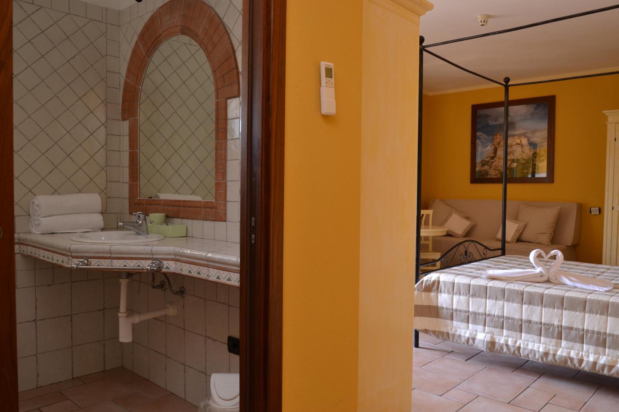 Hotel Villa Del Parco La Maddalena  Oda fotoğraf