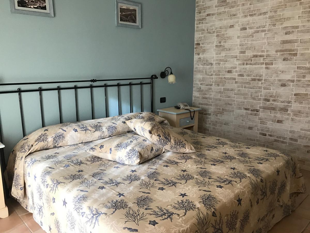 Hotel Villa Del Parco La Maddalena  Dış mekan fotoğraf